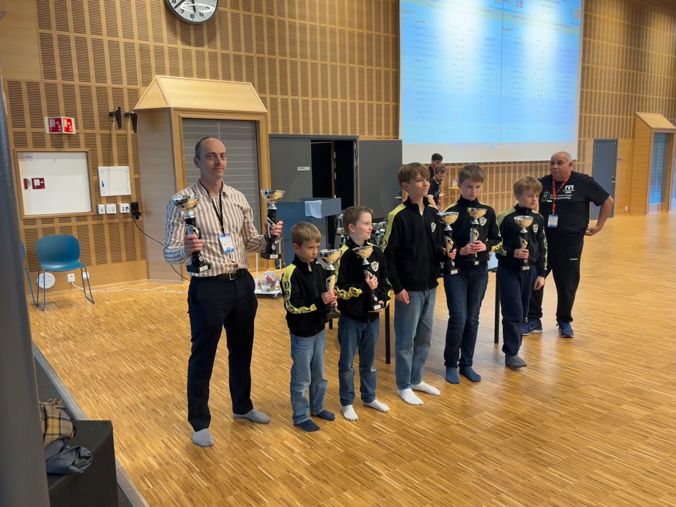 Sjakkmestere med trofe