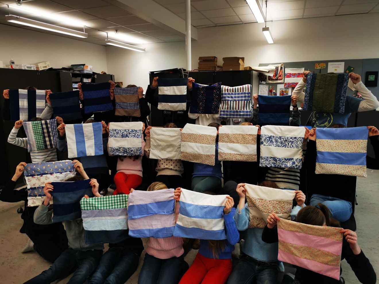 Et rom fullt av mennesker Et rom fullt av mennesker