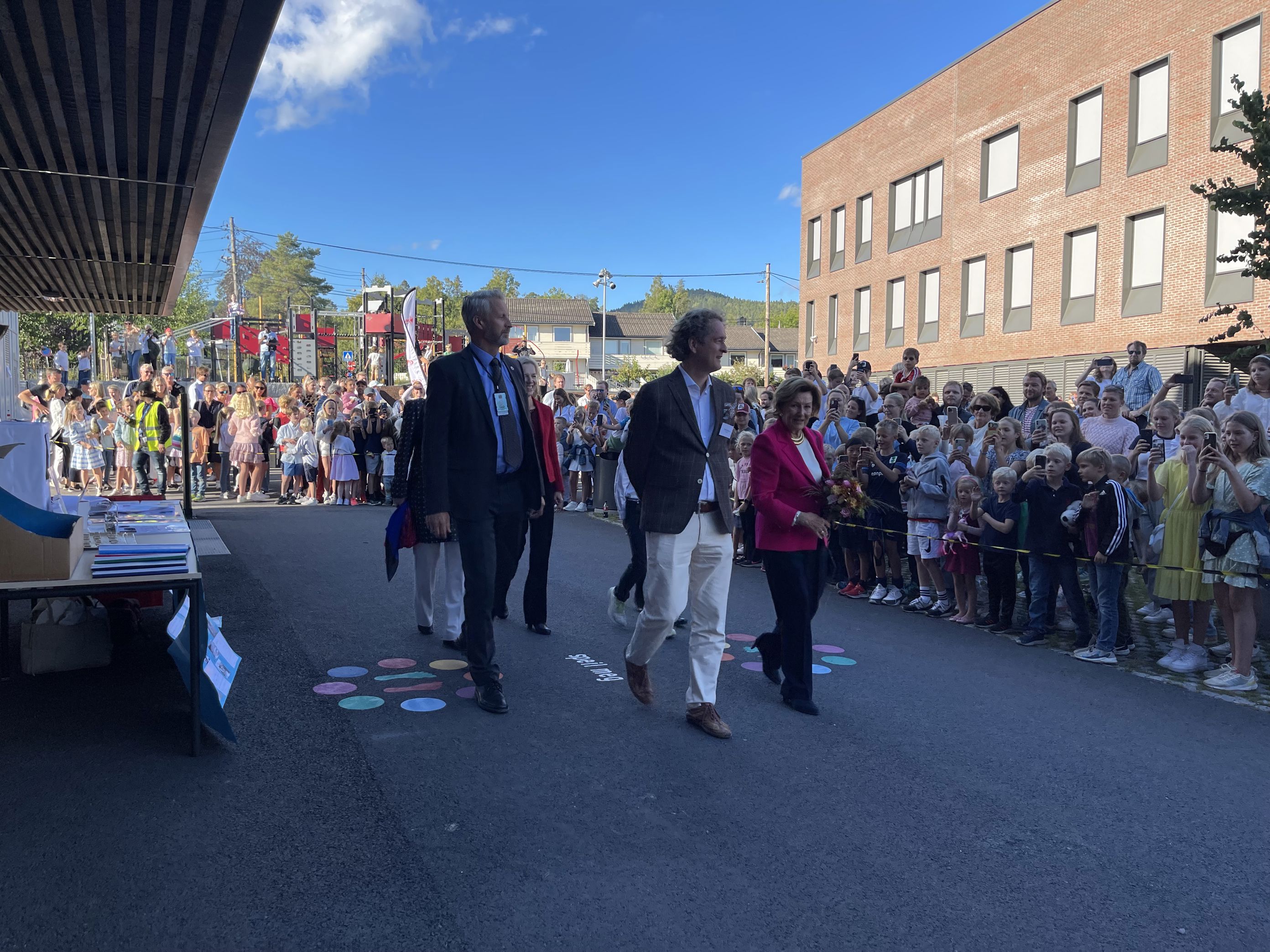 Foto: Dronningen ankommer Slemdal skole Lars Rasmussen