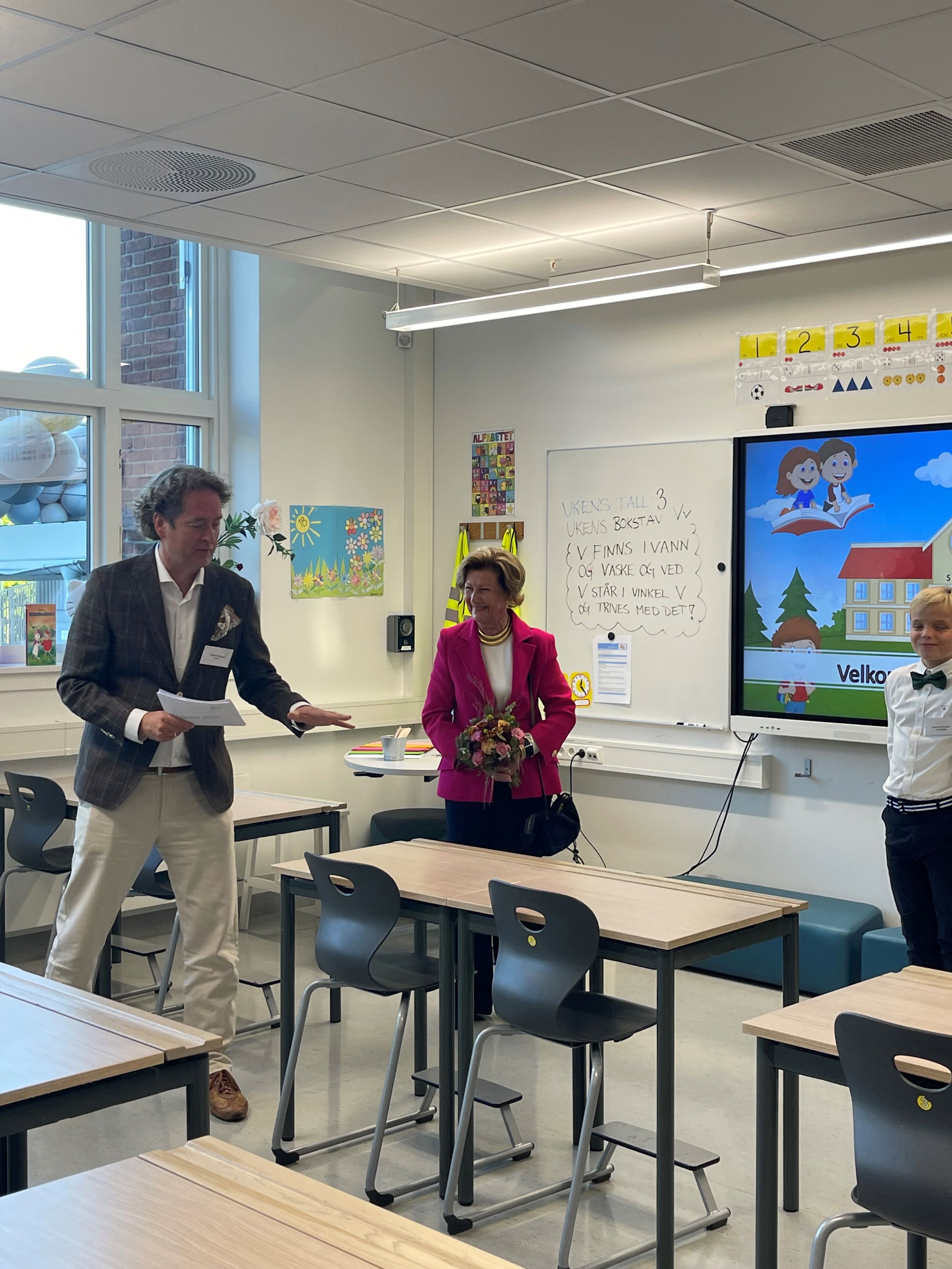 Foto: Rektor Vegard forteller om klasserommene Lars Rasmussen